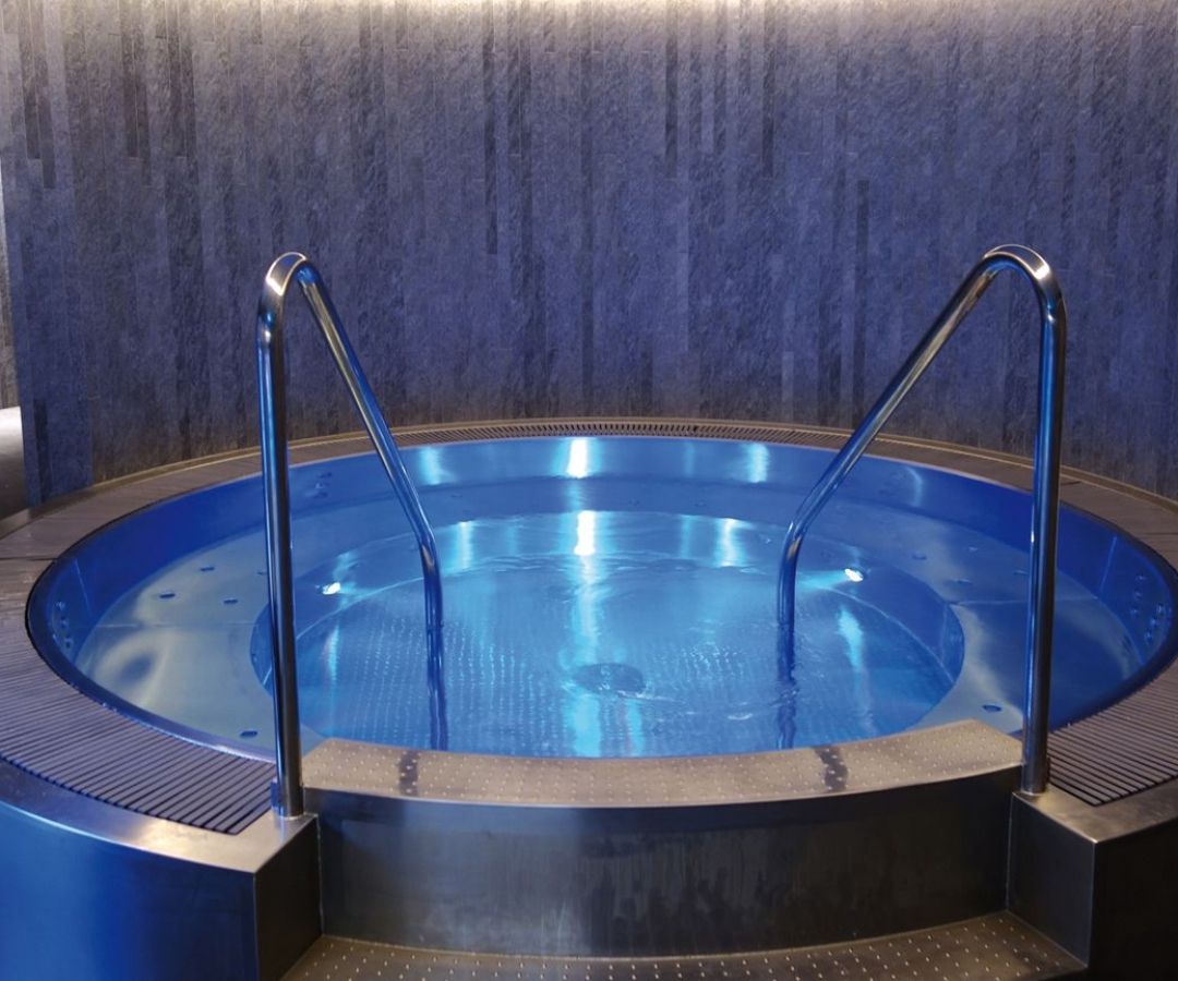 Stainless- steel Jacuzzi