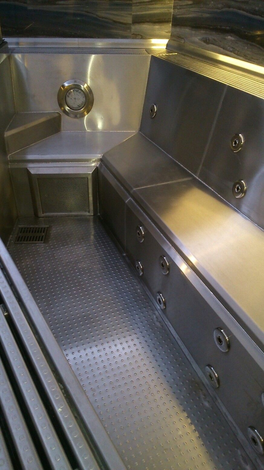 Stainless- steel Jacuzzi