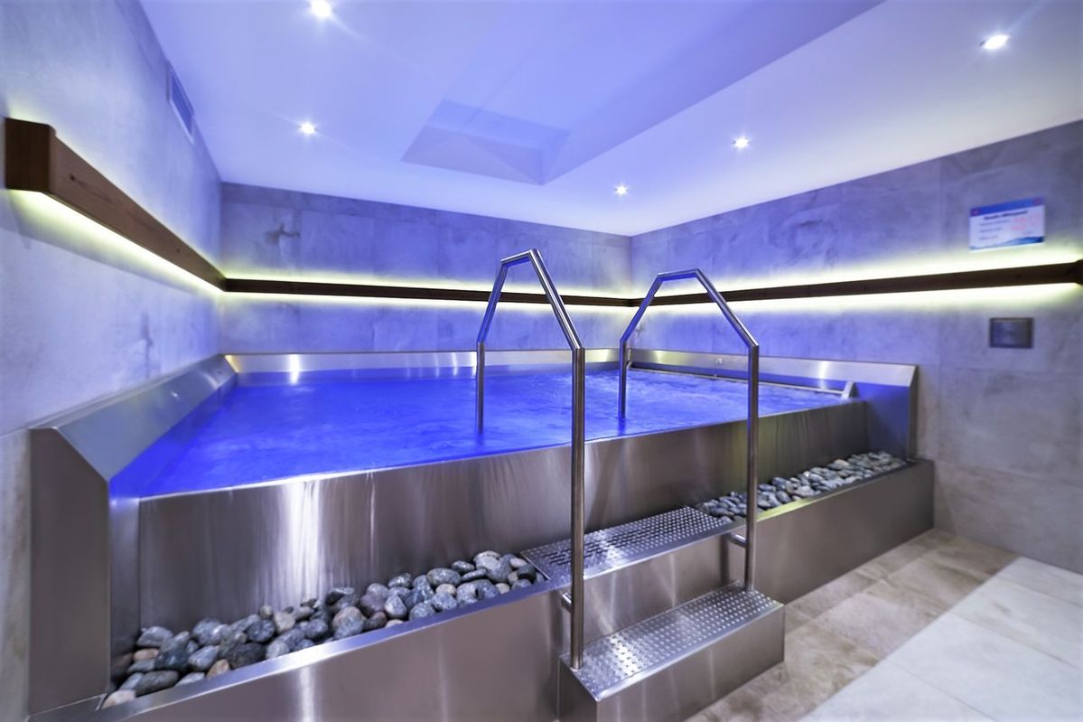 Stainless- steel Jacuzzi