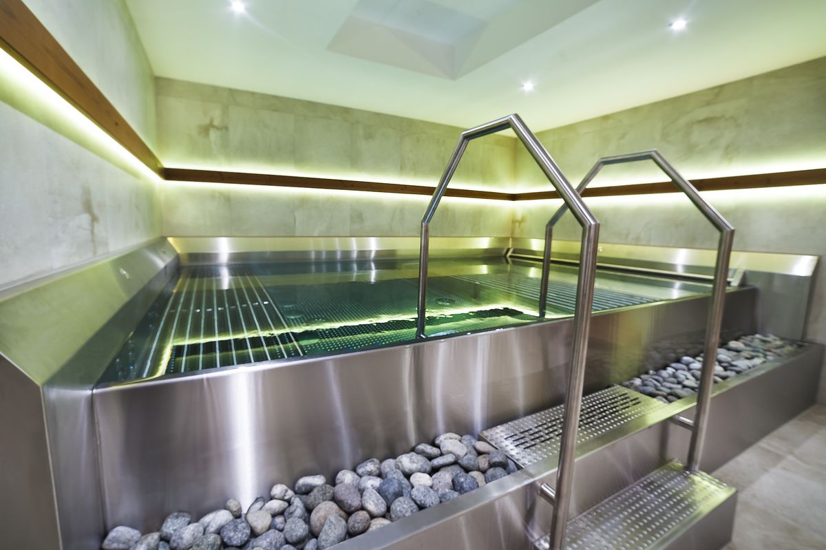 Stainless- steel Jacuzzi